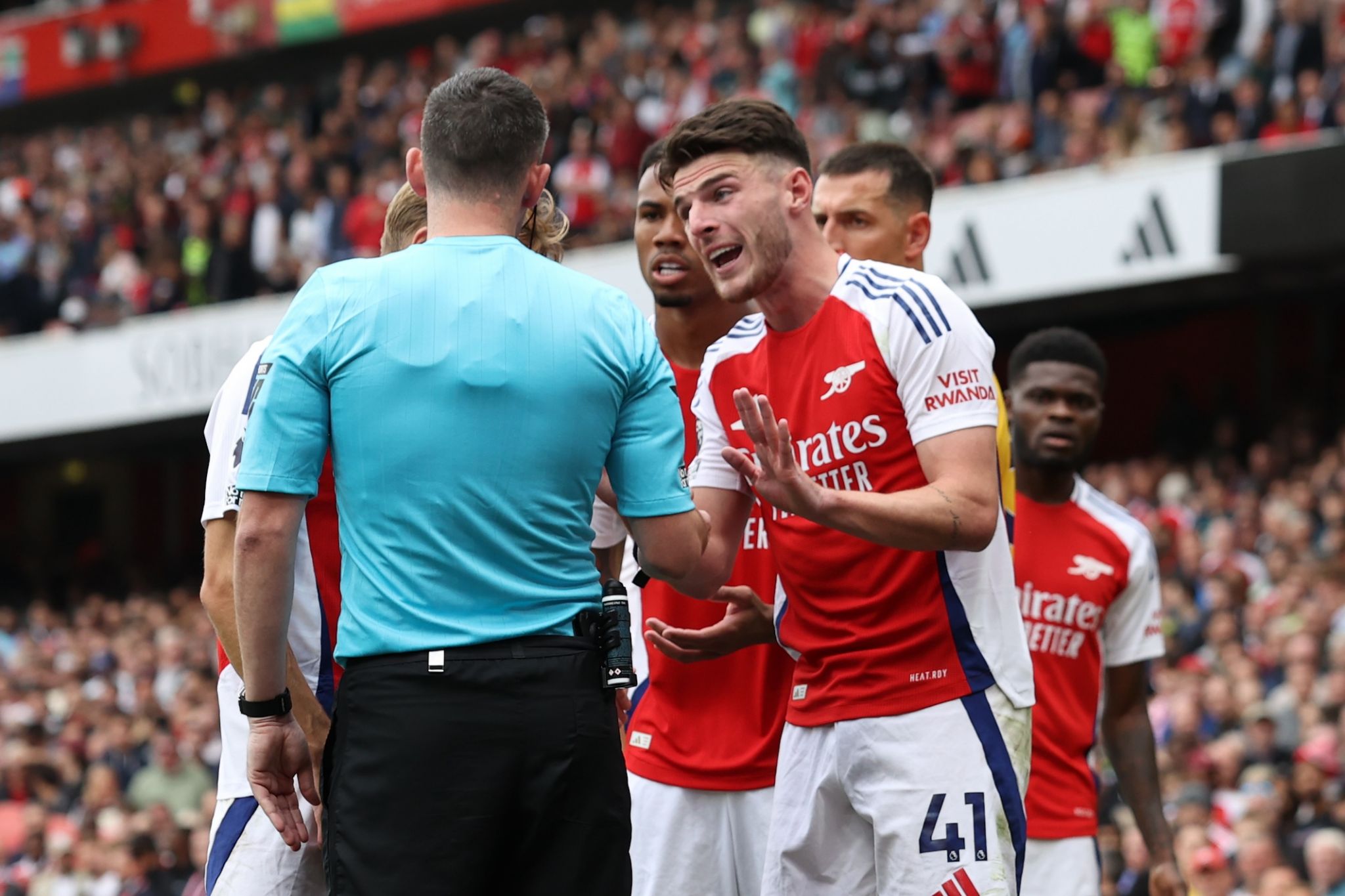 Angry Arteta criticises referee after Arsenal's winning start to season ...