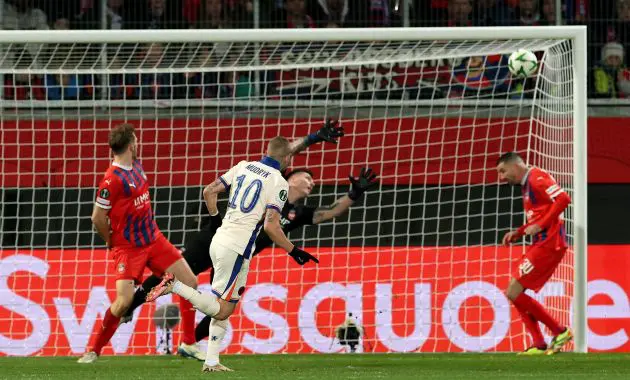 Mykhailo Mudryk scores for Chelsea