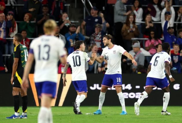 Christian Pulisic celebrates