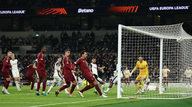 Mats Hummels equalises for Roma