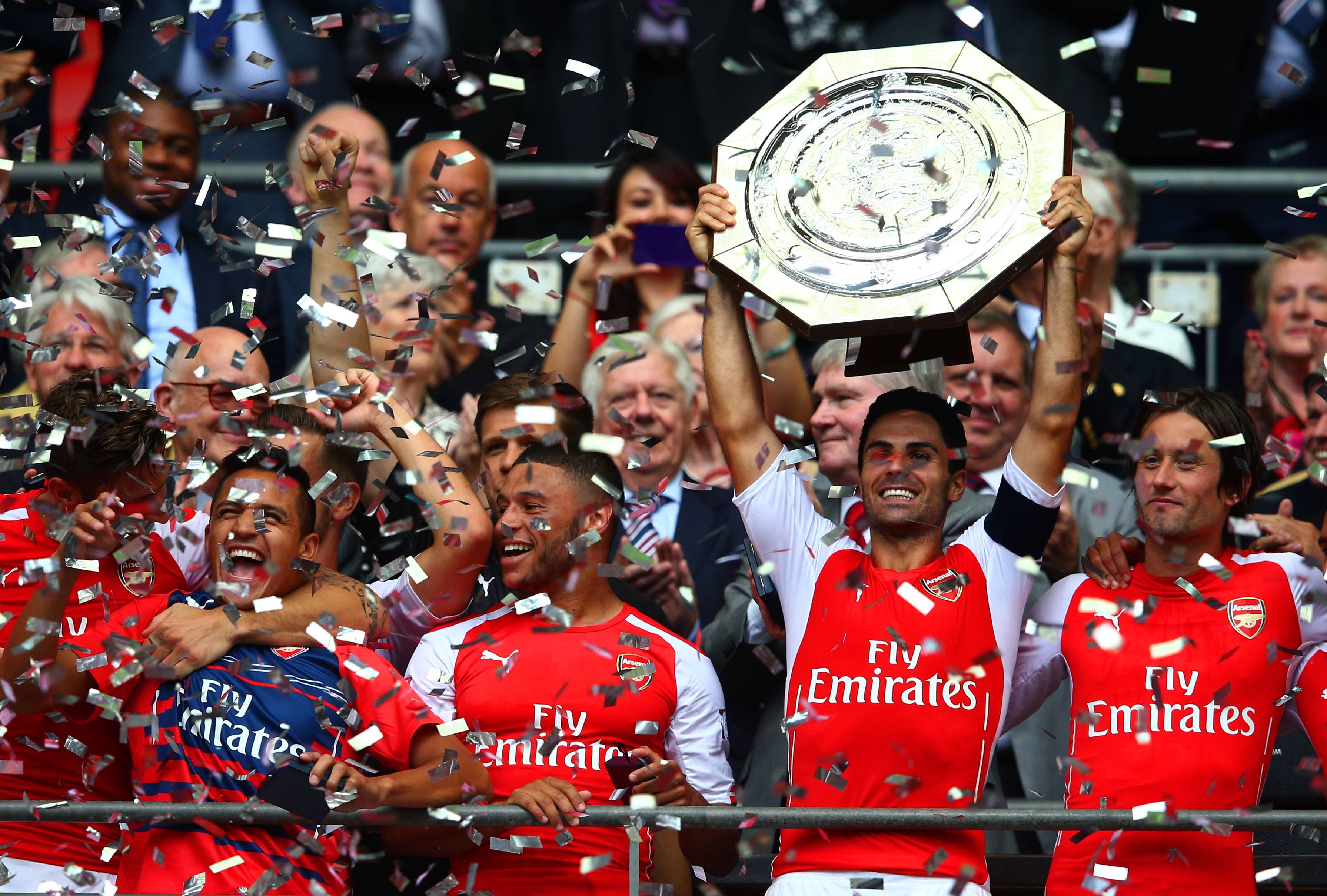 Mikel Arteta, Tomas Rosicky and other Arsenal players lift the Community Shield