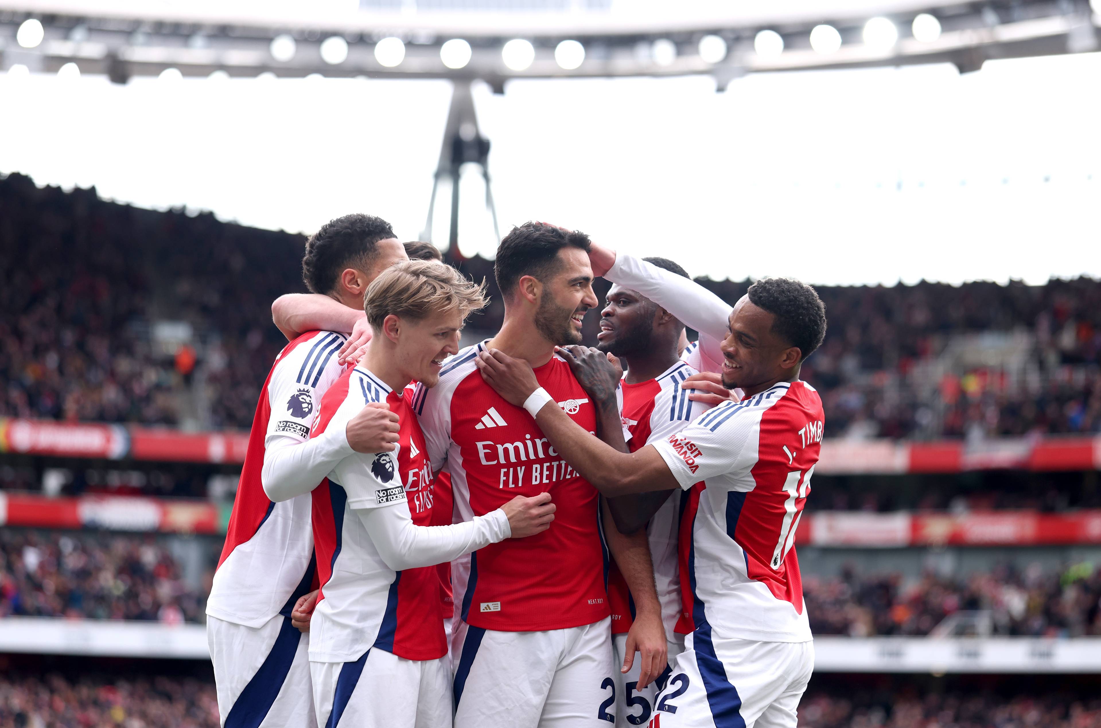 Arsenal celebrate against Chelsea