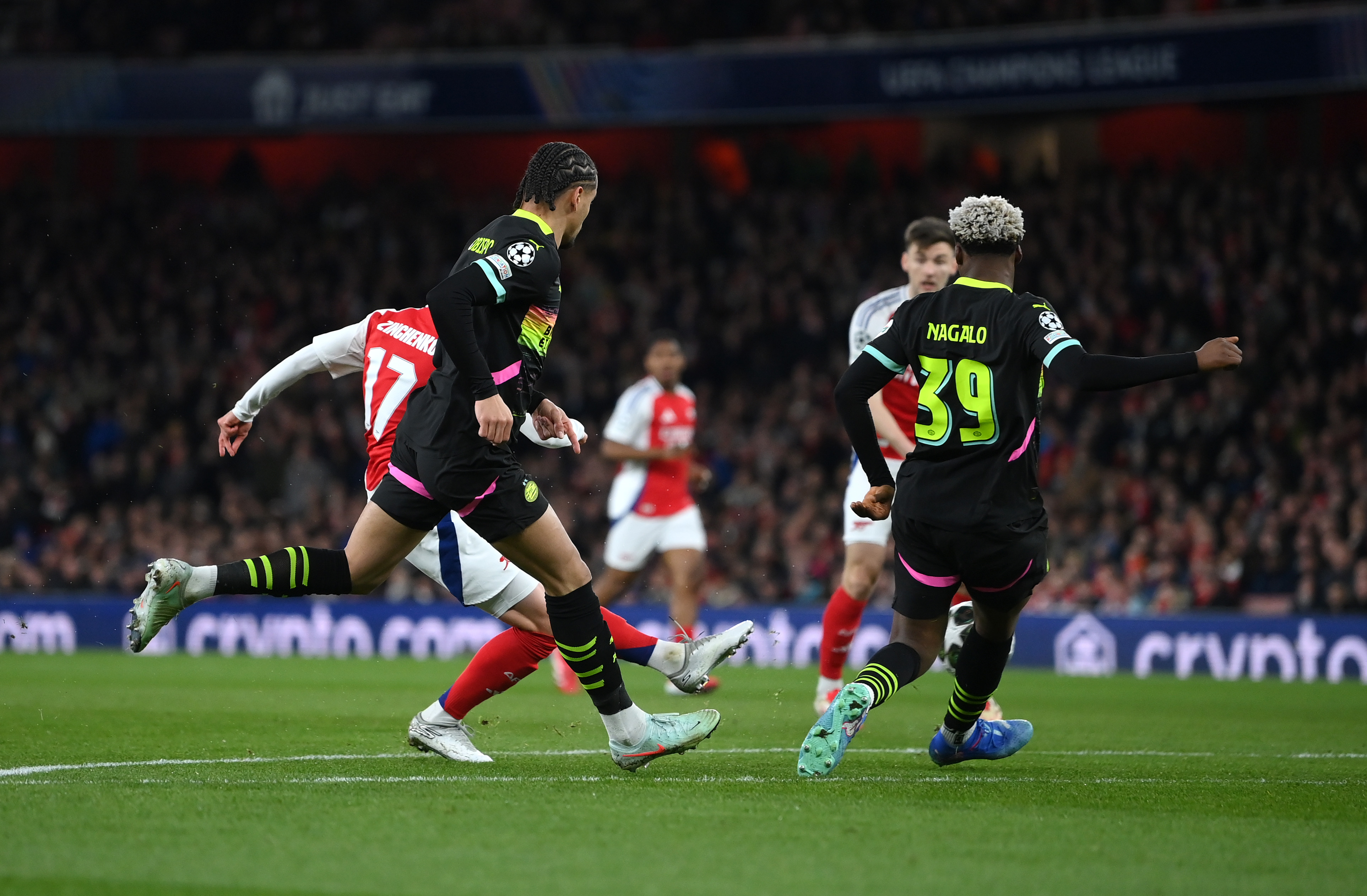 Zinchenko gives Arsenal the lead against PSV
