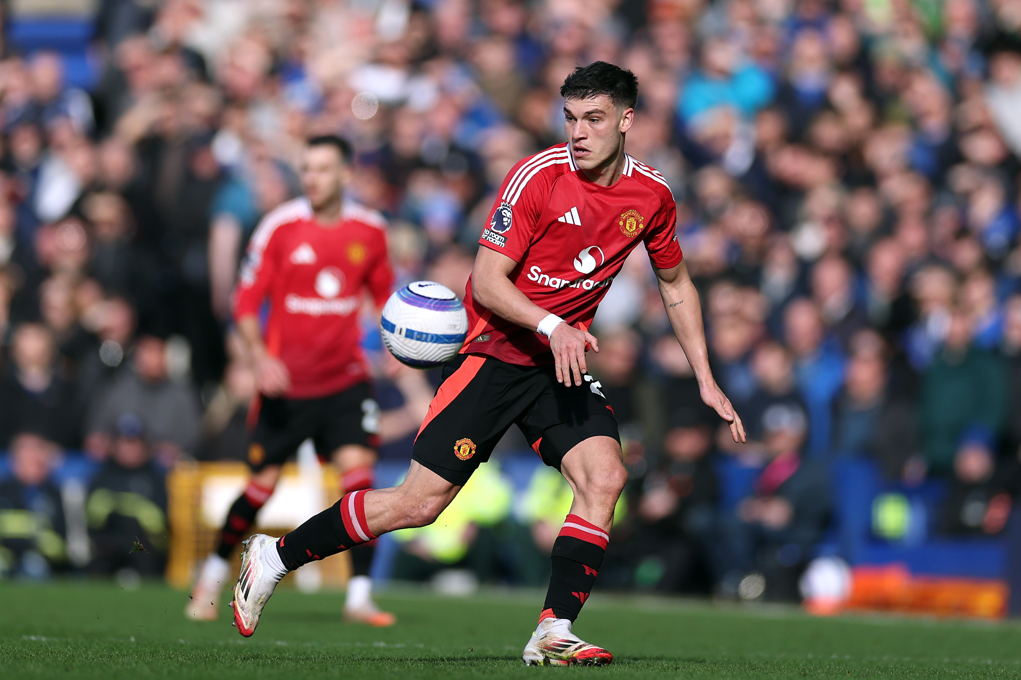 Man Utd midfielder Manuel Ugarte