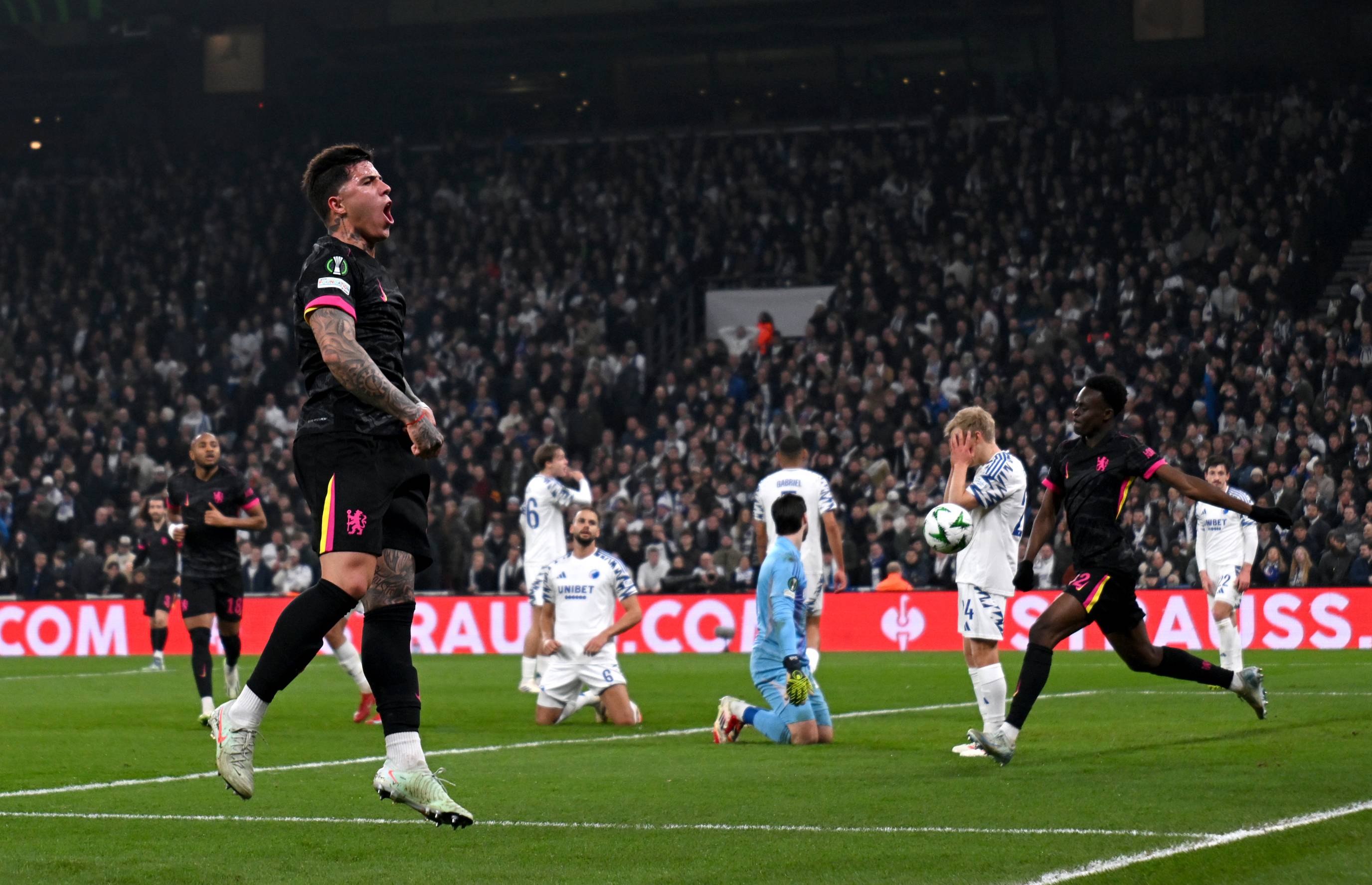 Chelsea celebrate against FC Copenhagen