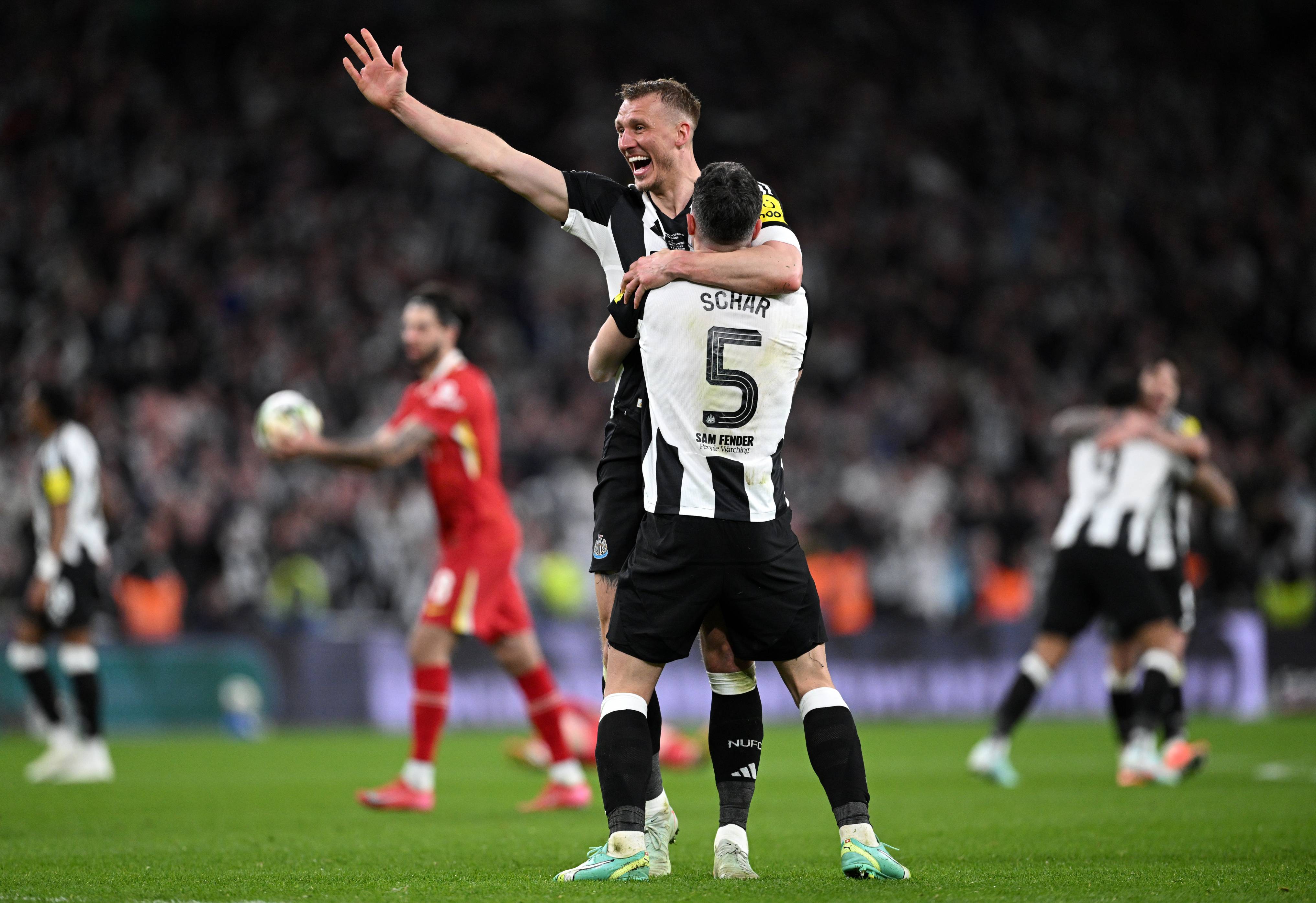 Dan Burn celebrates winning the Carabao Cup