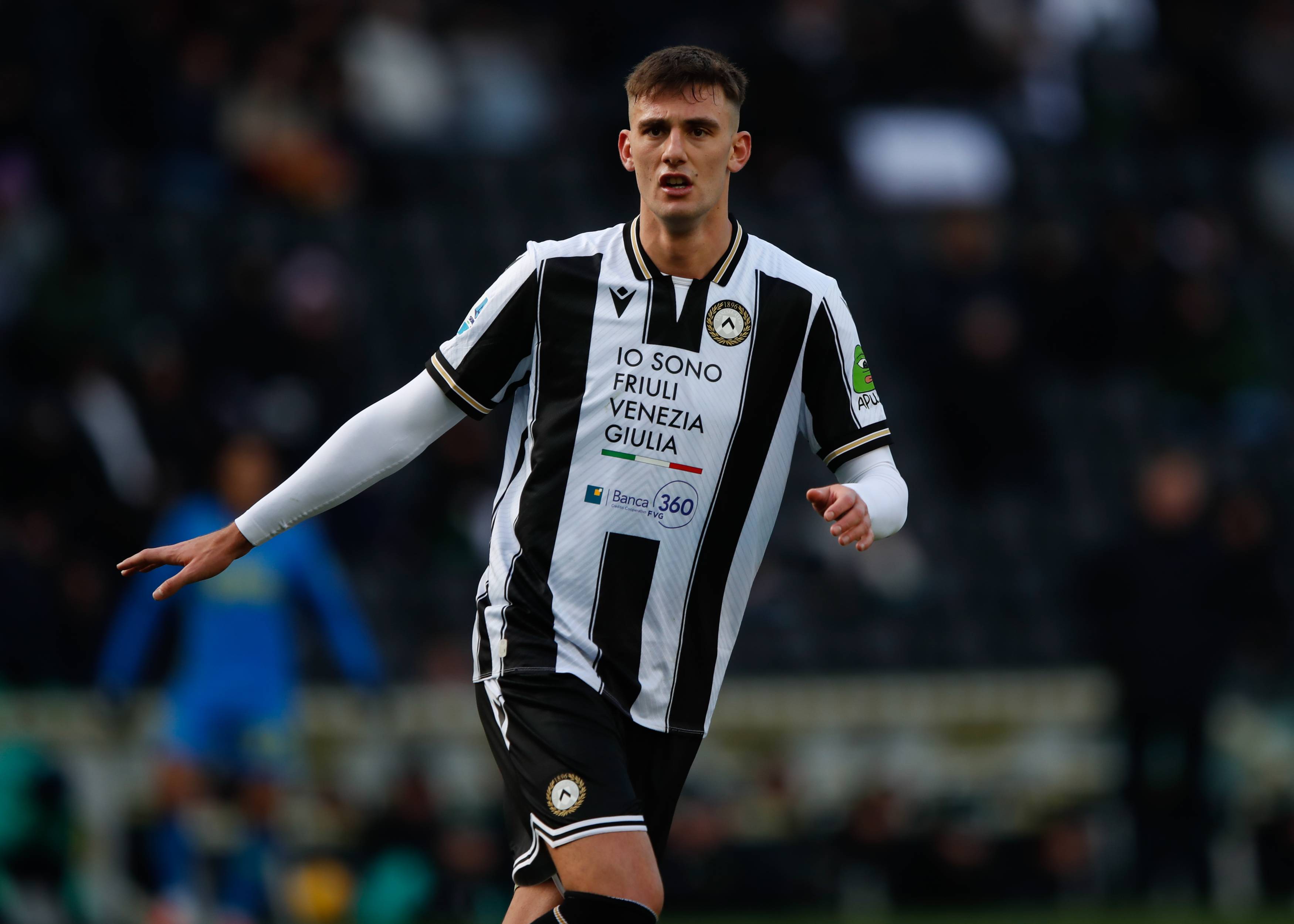 Lorenzo Lucca playing for Udinese
