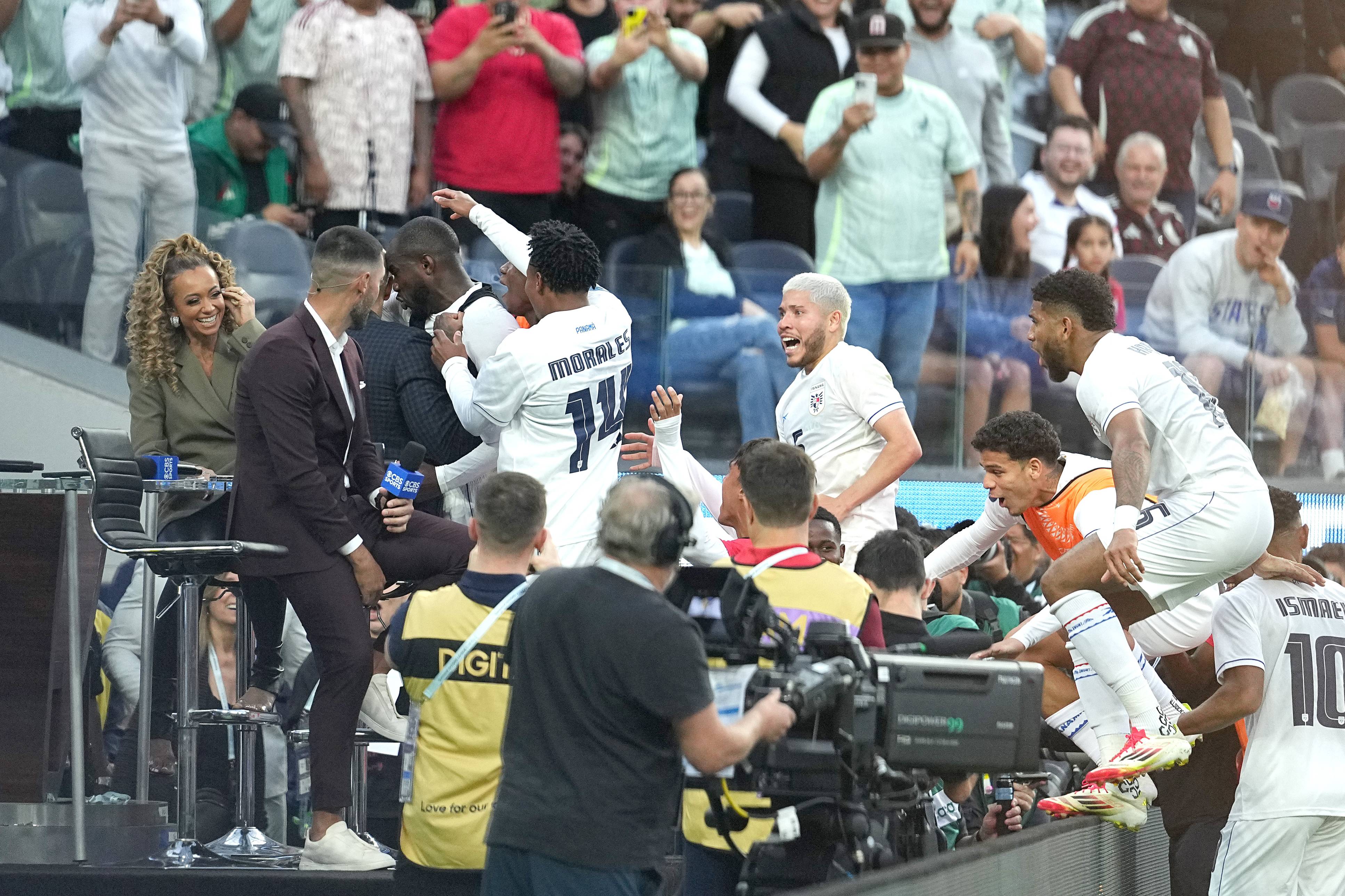 Panama celebrate their late winner over USA