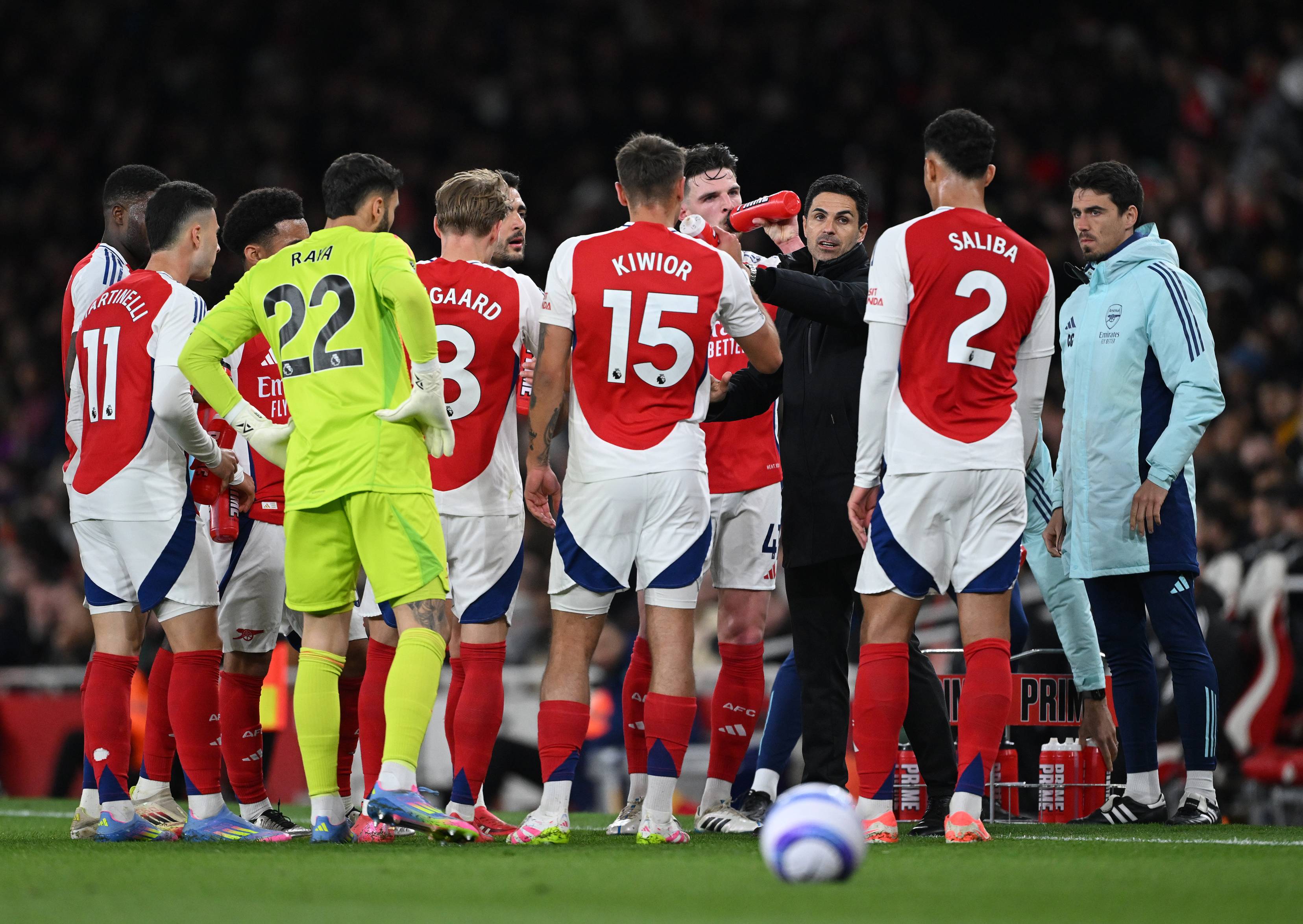 Mikel Arteta speaks to his Arsenal players