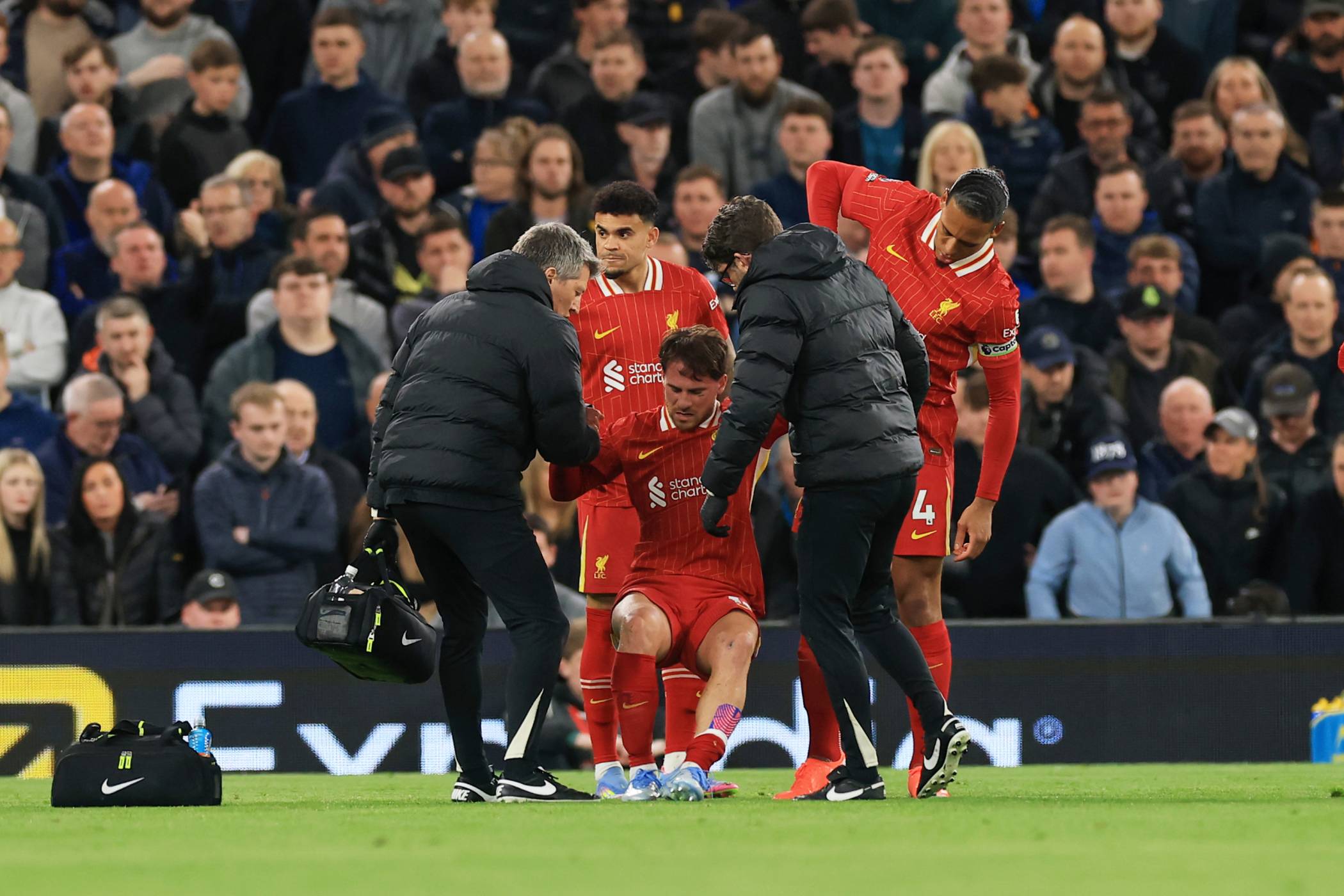 Alexis Mac Allister after being fouled by James Tarkowski
