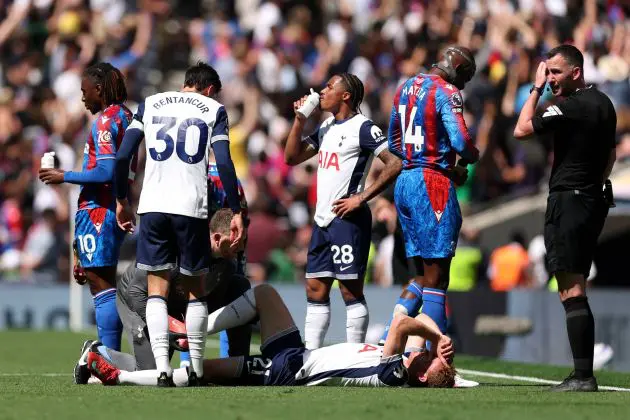 Kulusevski goes down injured against Crystal Palace