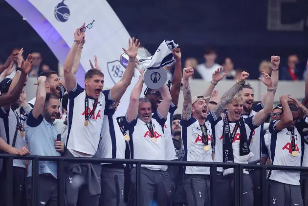 Ange Postecoglou and the Spurs players celebrate