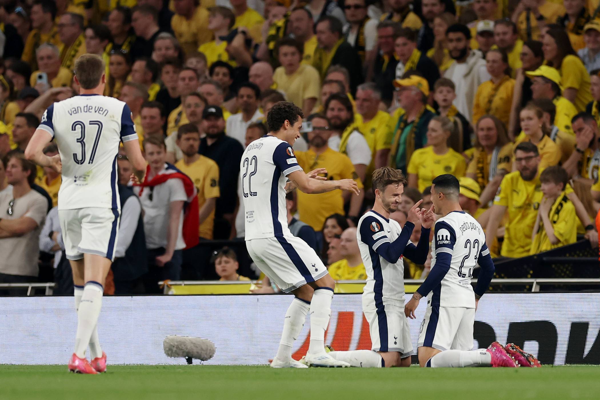 Spurs celebrate scoring against Bodo/Glimt