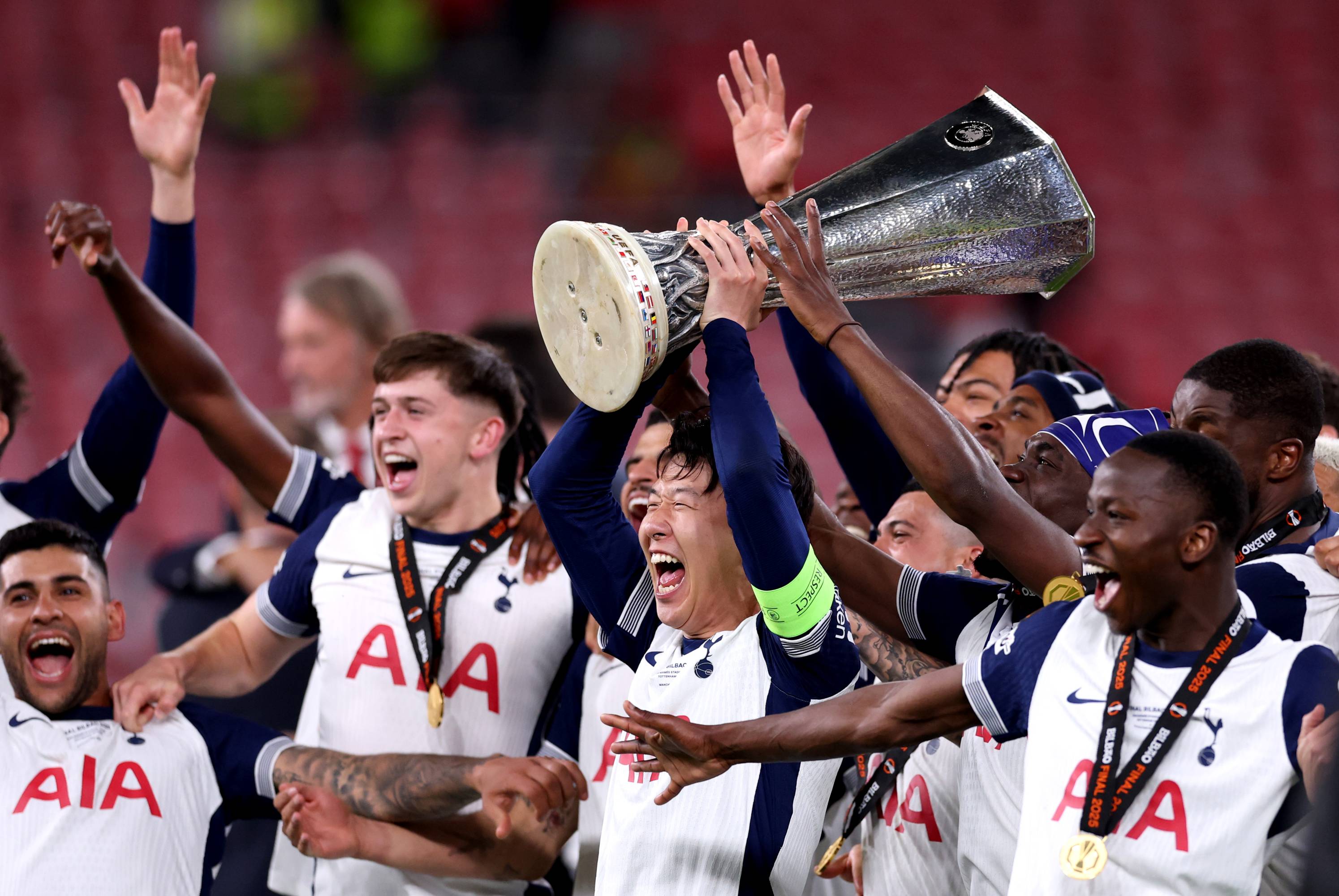 Heung-min Son lifts the Europa League