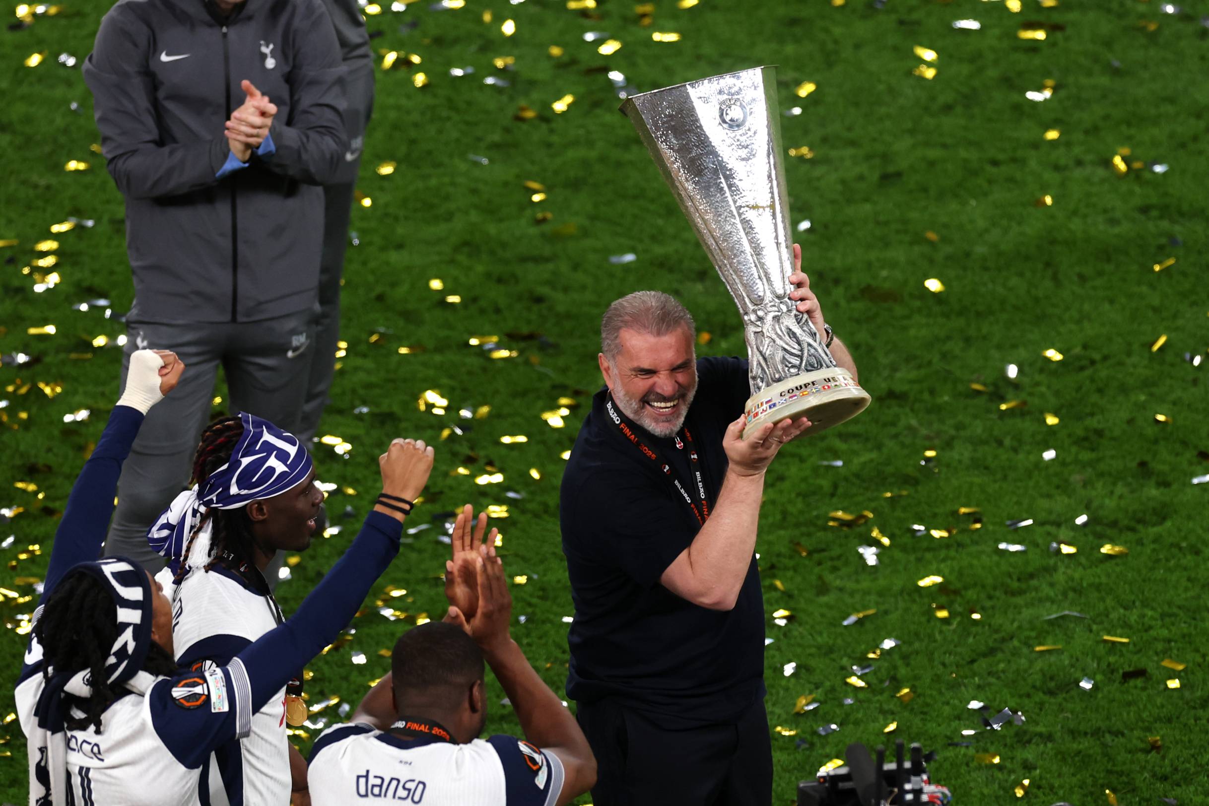 Ange Postecoglou with the Europa League trophy