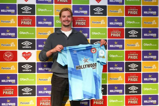 Caoimhín Kelleher signs for Brentford