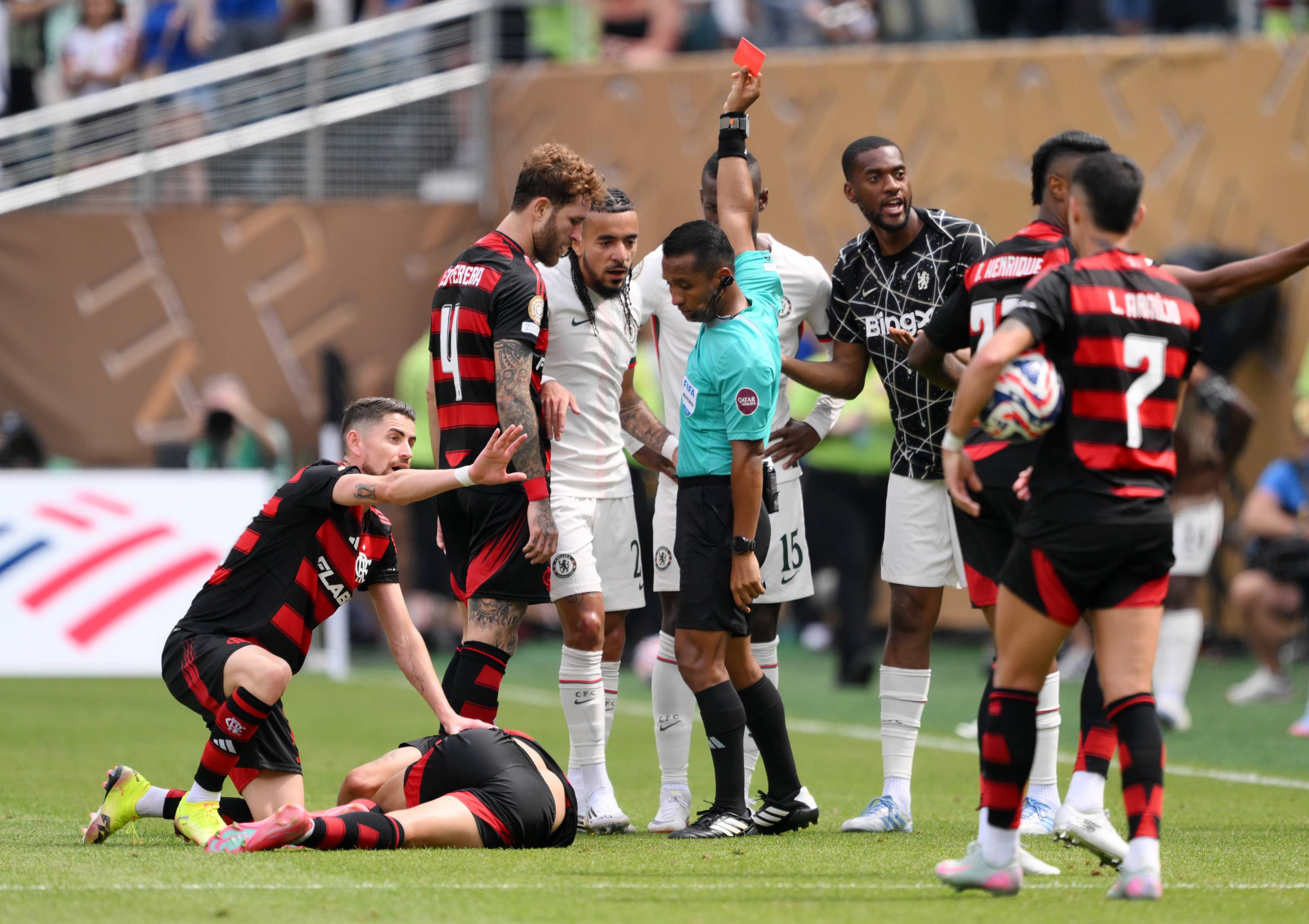 Nicolas Jackson is sent off against Flamengo
