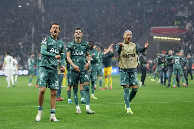 Spurs celebrate after beating Frankfurt