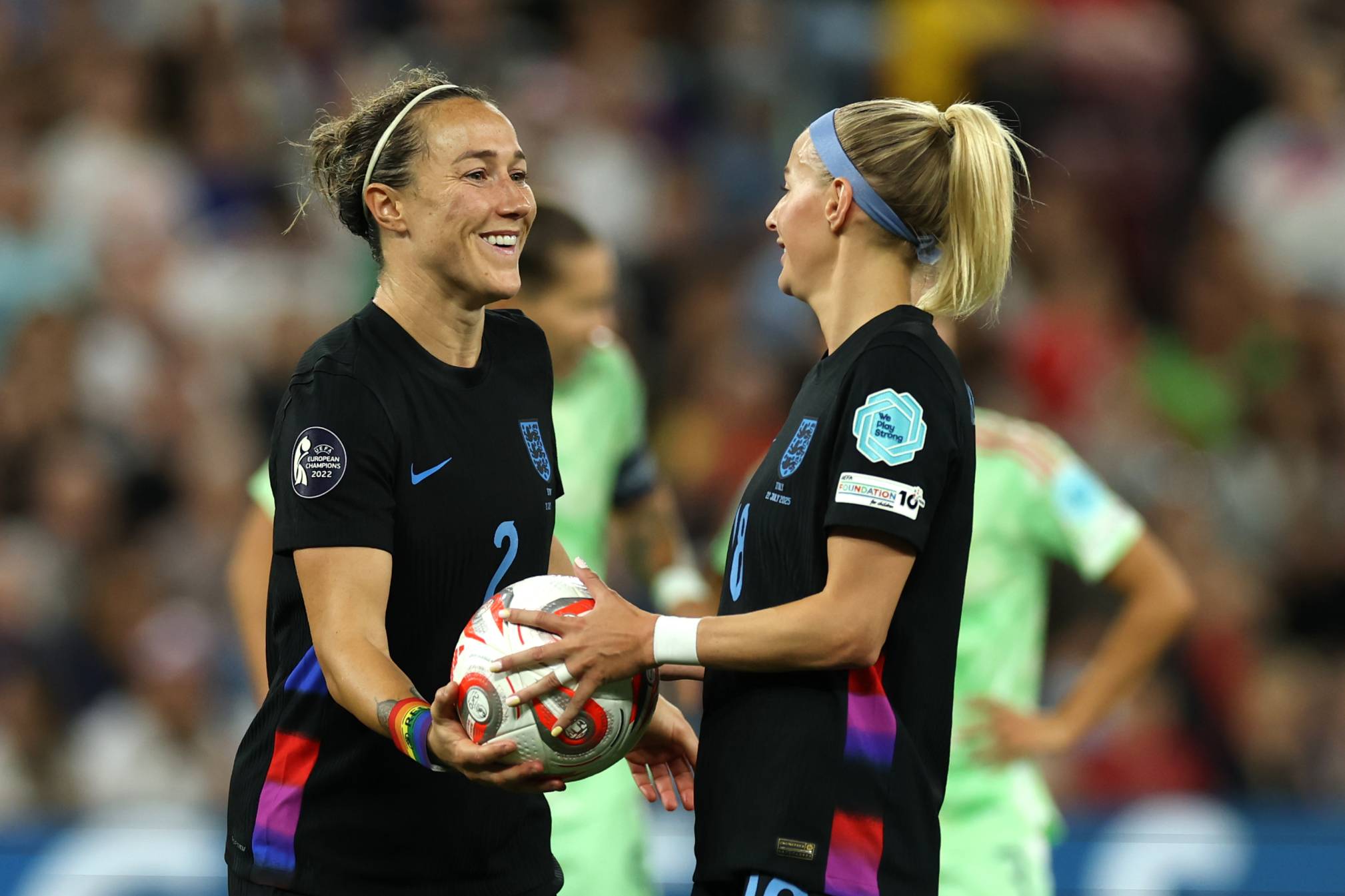 Lucy Bronze and Chloe Kelly