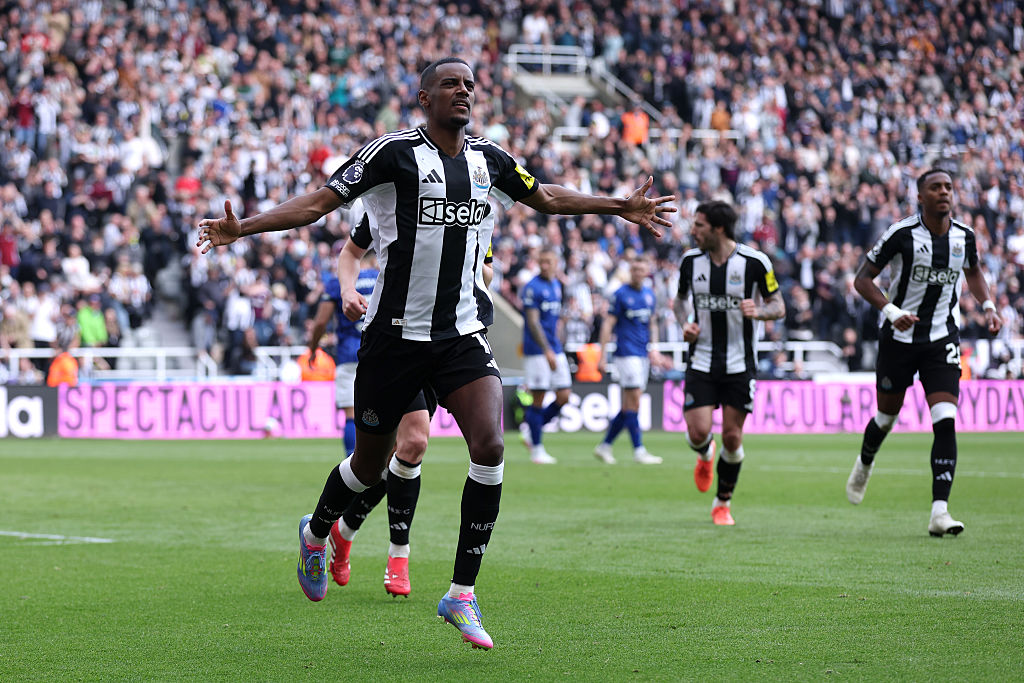 Alexander Isak playing for Newcastle (Photo by Alex Livesey/Getty Images)