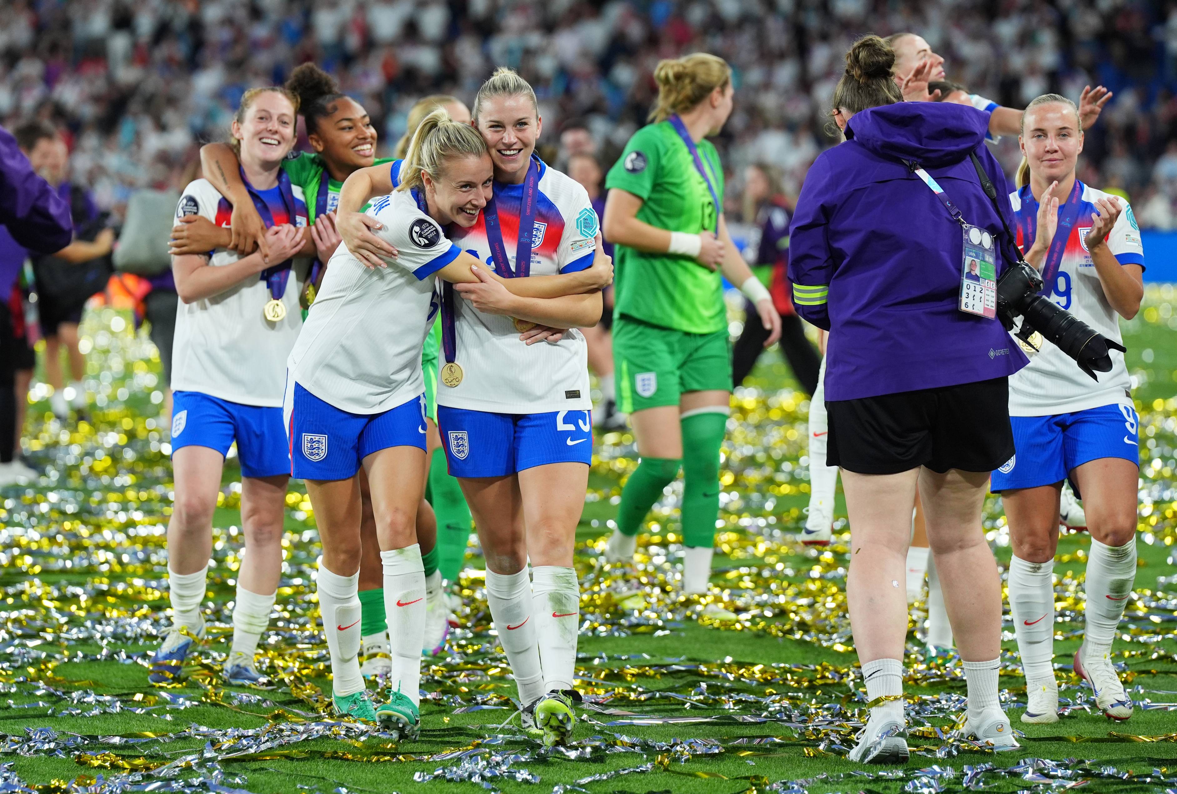 Leah Williamson and Alessia Russo