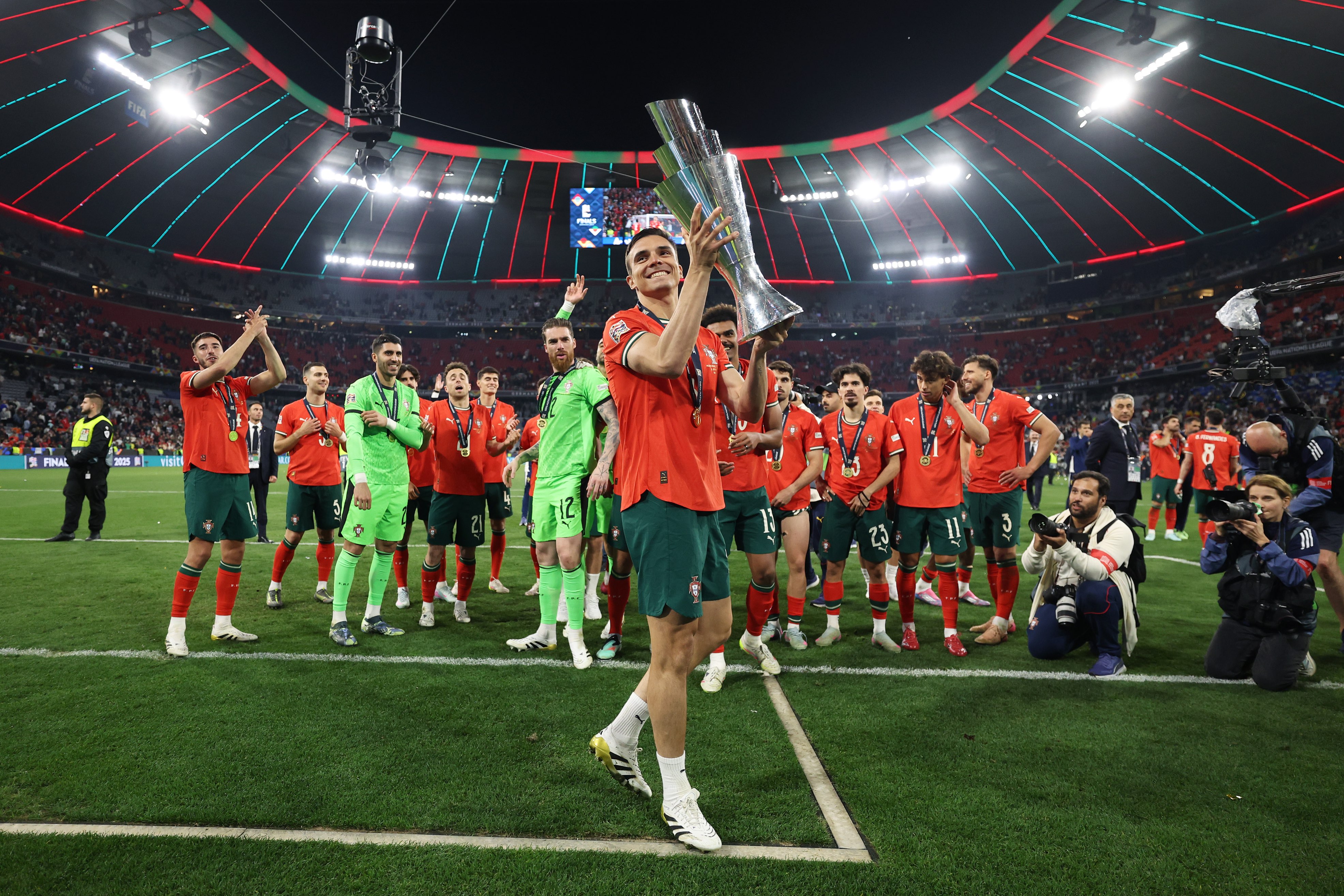 Frank’s squad boosted as Spurs confirm signing of Palhinha - Hayters TV