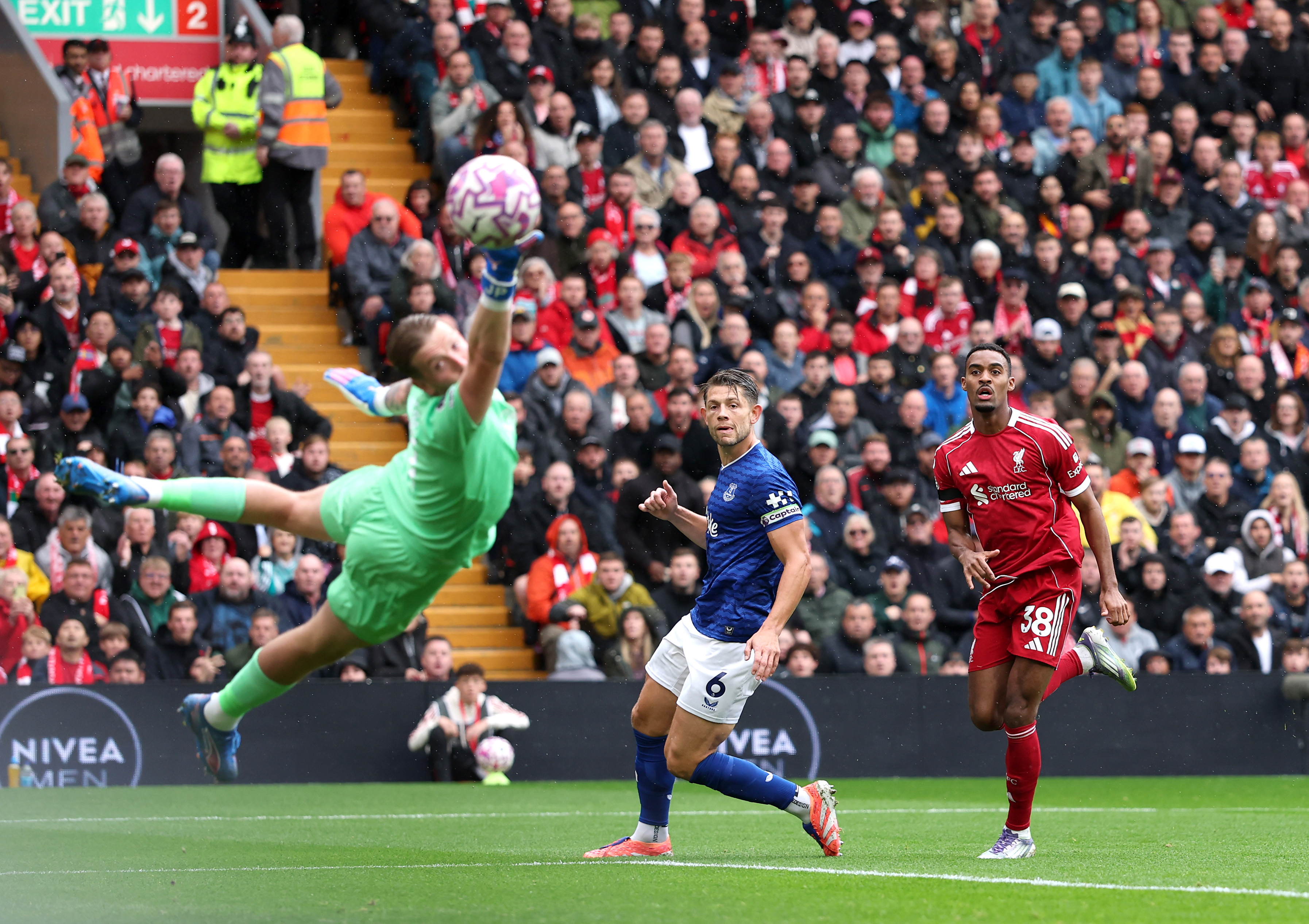 Ryan Gravenberch scores Liverpool's opener against Everton