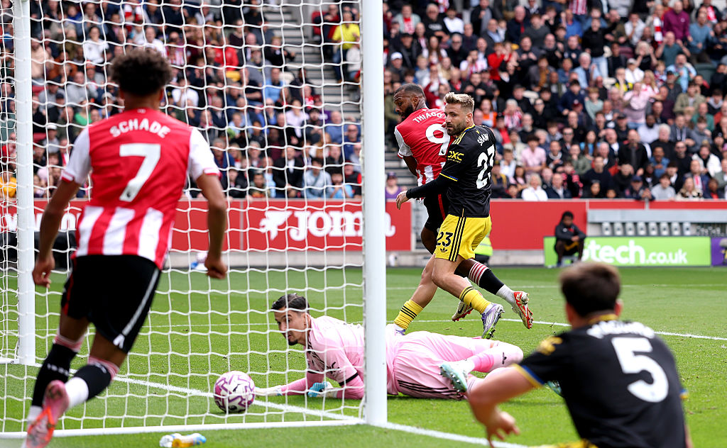 Igor Thiago scores for Brentford against Man Utd