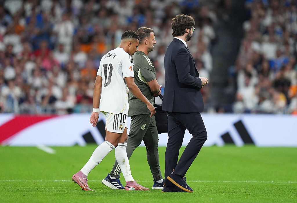 Kylian Mbappe goes off injured for Real Madrid