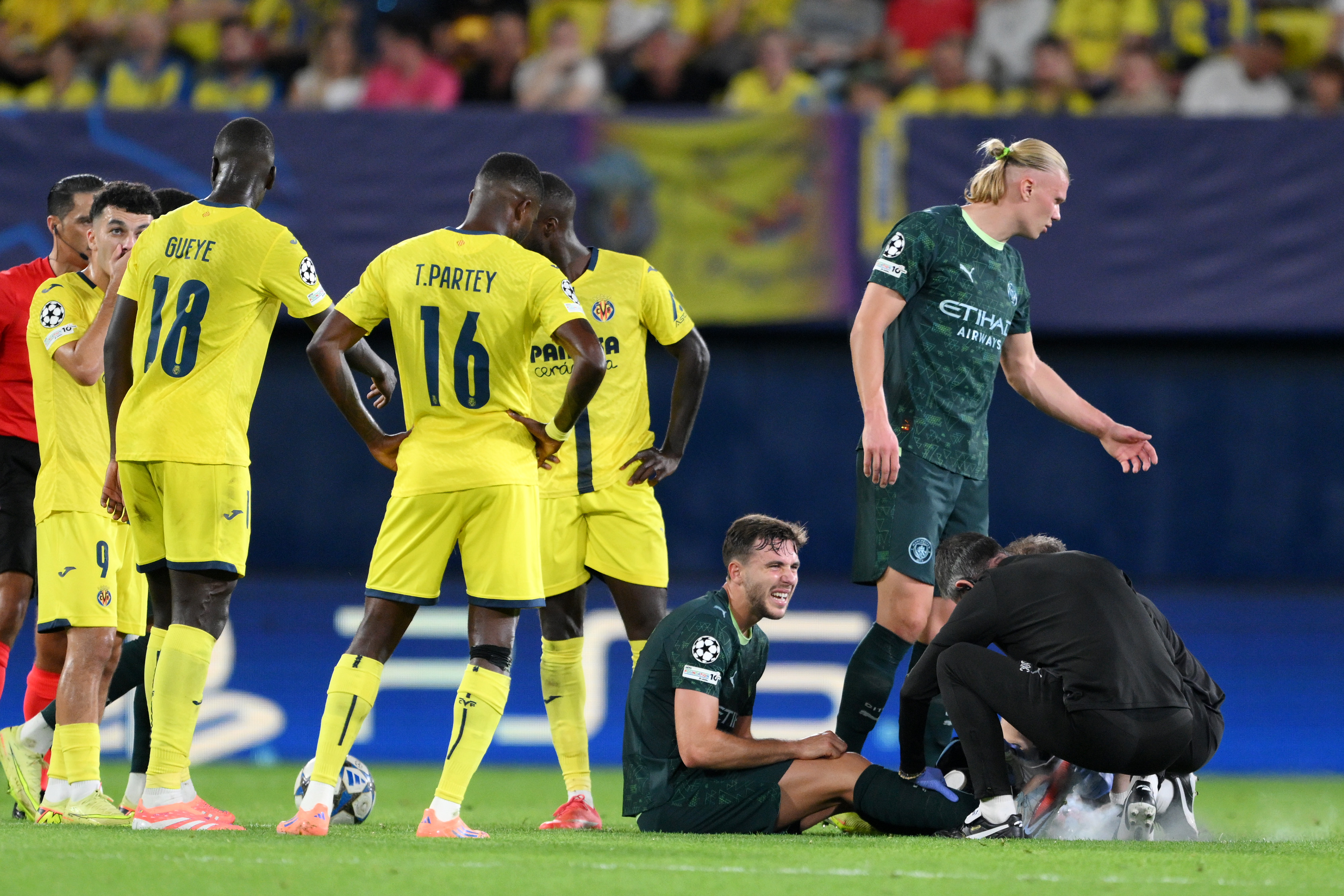 Nico Gonzalez went off injured against Villarreal