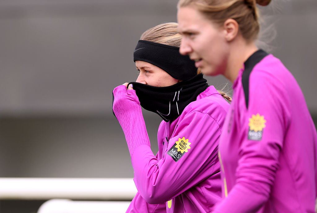 Hannah Hampton in England training