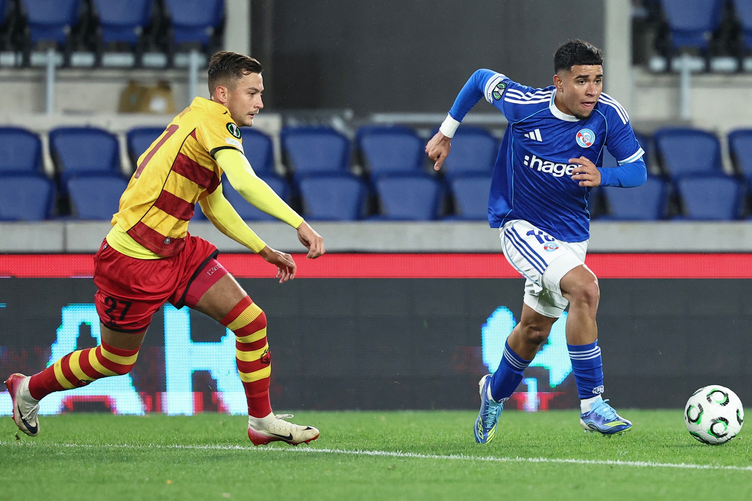 Kendry Paez playing for Strasbourg (Photo by FREDERICK FLORIN/AFP via Getty Images)