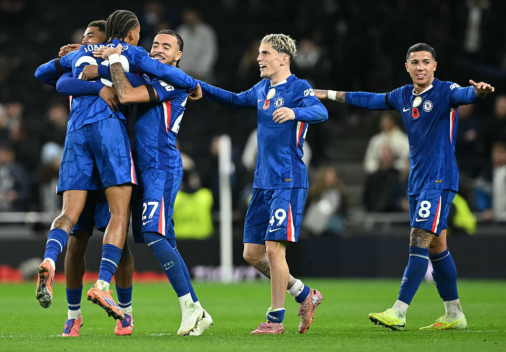 Chelsea's players celebrate with Joao Pedro