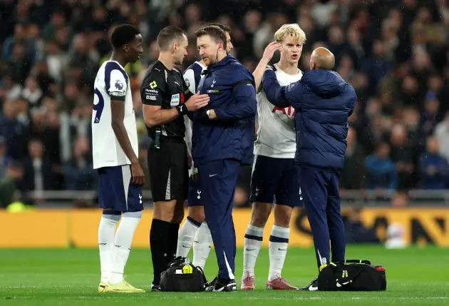 Lucas Bergvall suffered a head injury against Chelsea