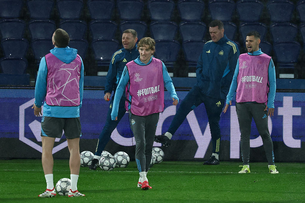 Newcastle in training ahead of PSG
