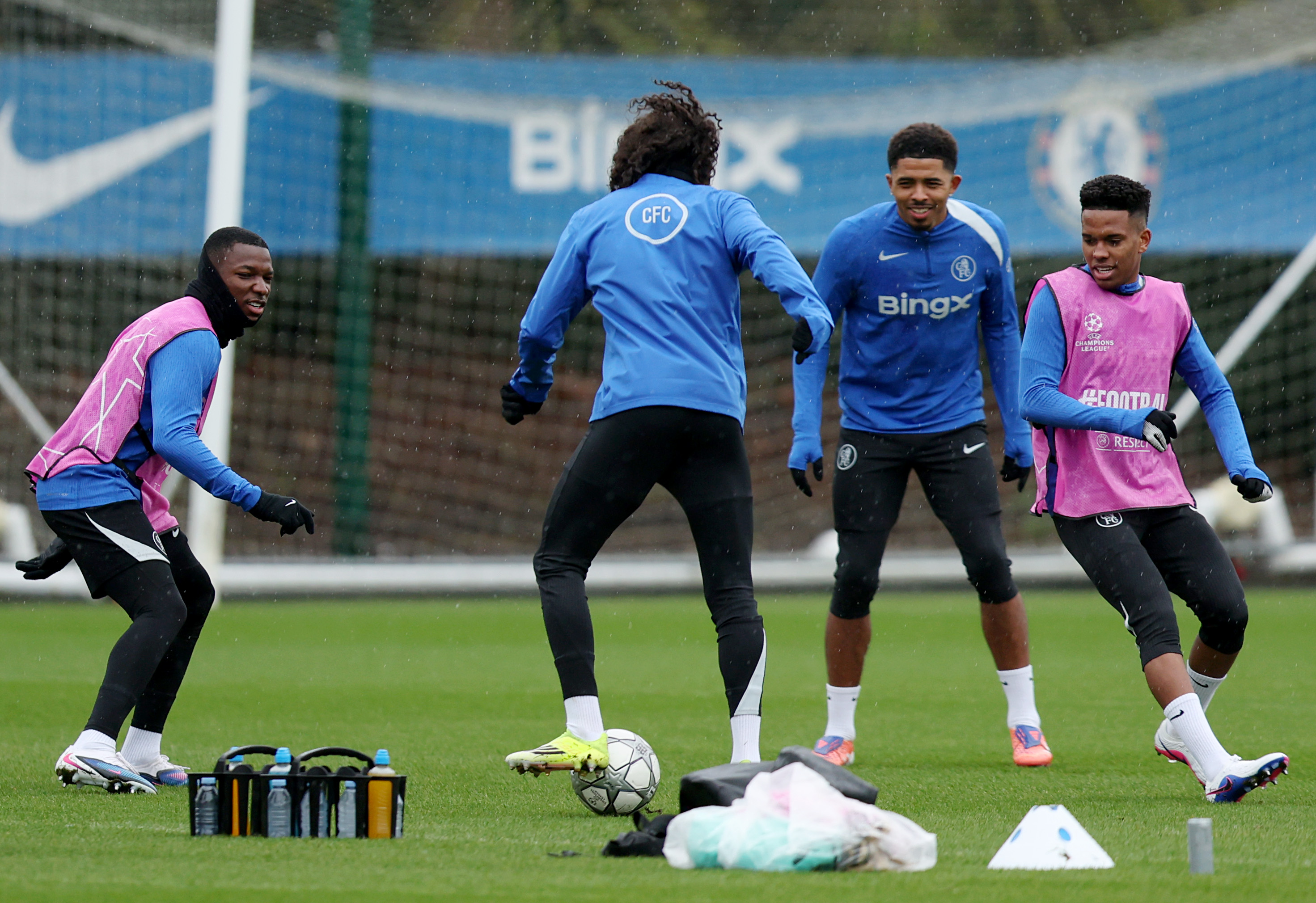Chelsea train ahead of the game against Napoli