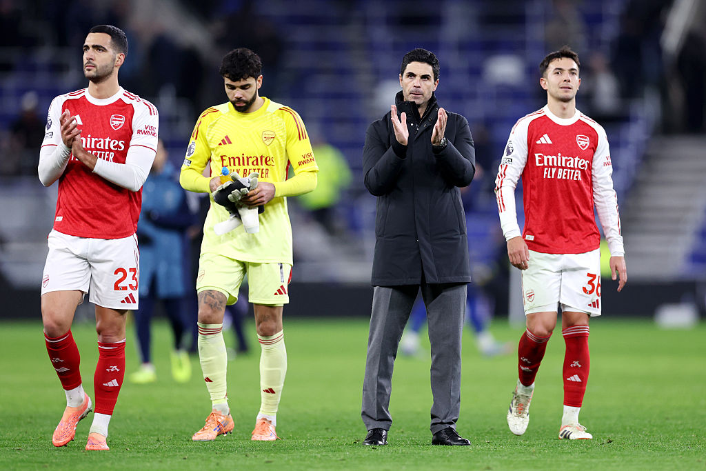 David Raya with Mikel Arteta and his team-mates (Photo by Alex Livesey/Getty Images)