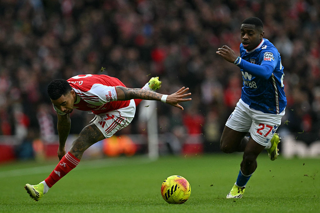 Noah Sadiki was forced off injured against Arsenal