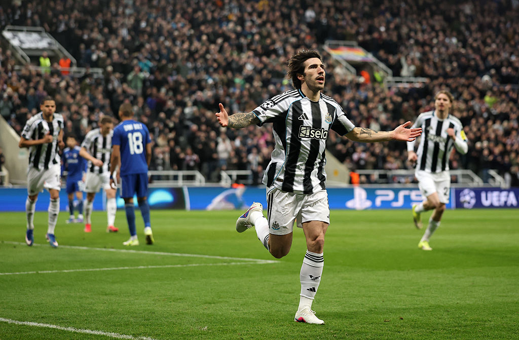 Sandro Tonali celebrates against Qarabag
