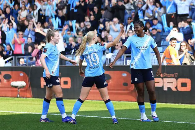 Bunny Shaw celebrates against Spurs