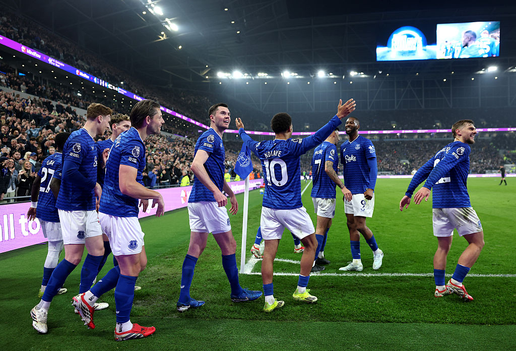 Everton celebrate against Chelsea