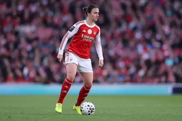 Lotte Wubben-Moy in action for Arsenal