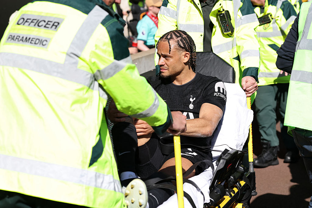 Xavi Simons goes off injured against Wolves