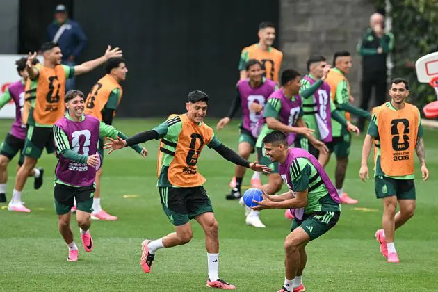 Mexico train ahead of the game against South Africa