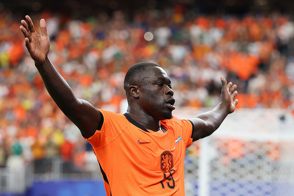 Brian Brobbey celebrates