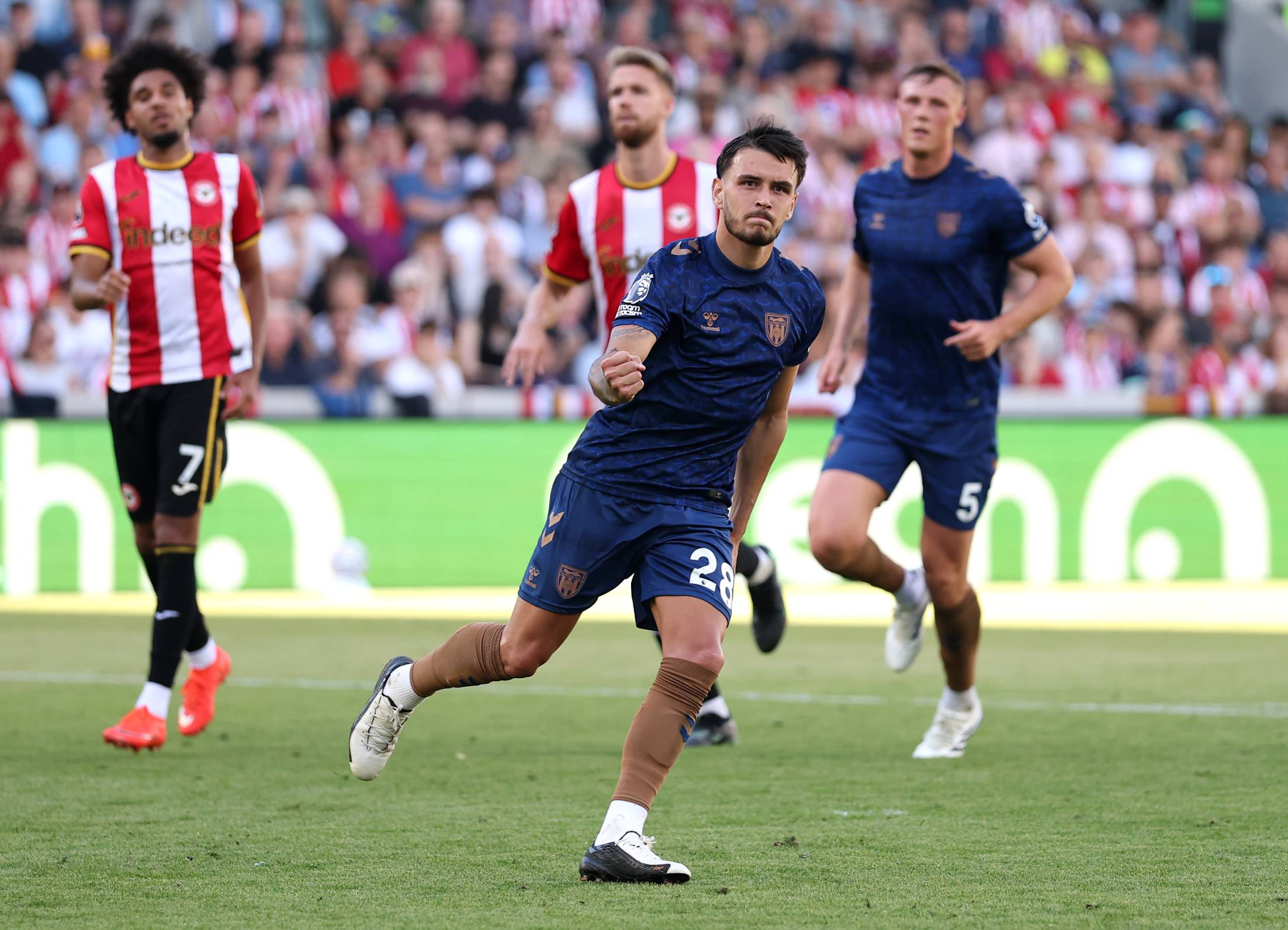 Enzo Le Fee celebrates