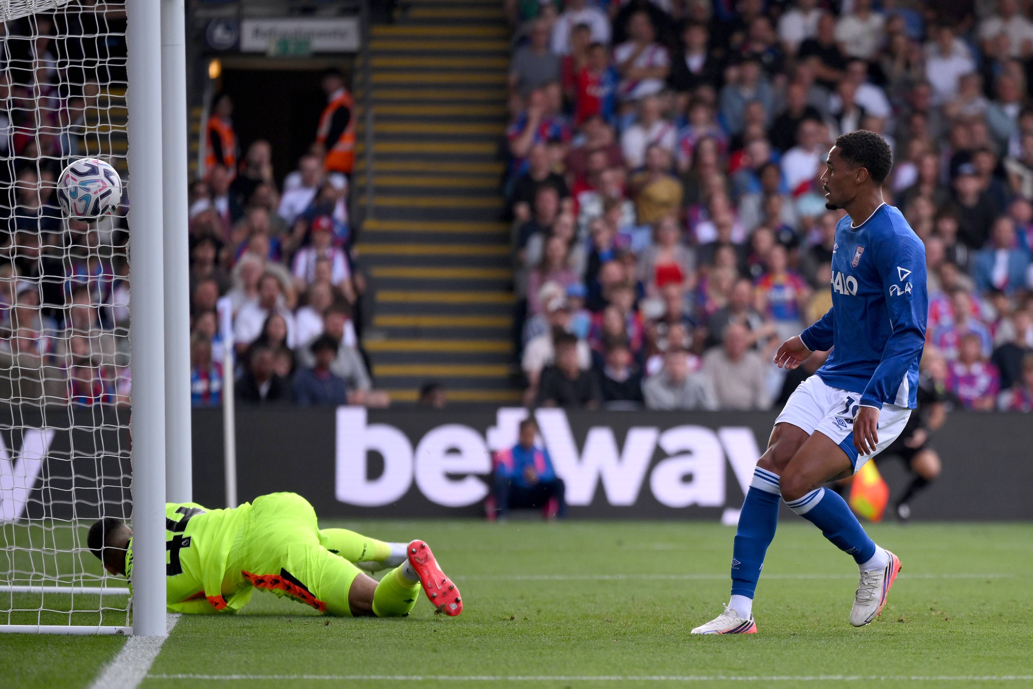 Ipswich Town boss O'Neil provides update on Emersonn injury worry and praises striker after win over Crystal Palace