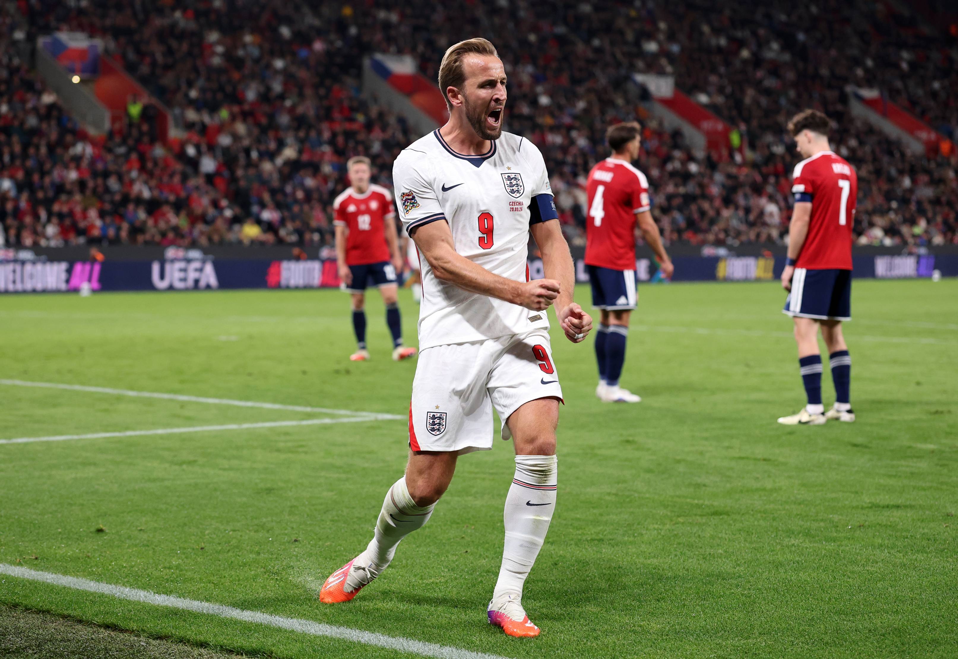 Harry Kane celebrates against Czechia