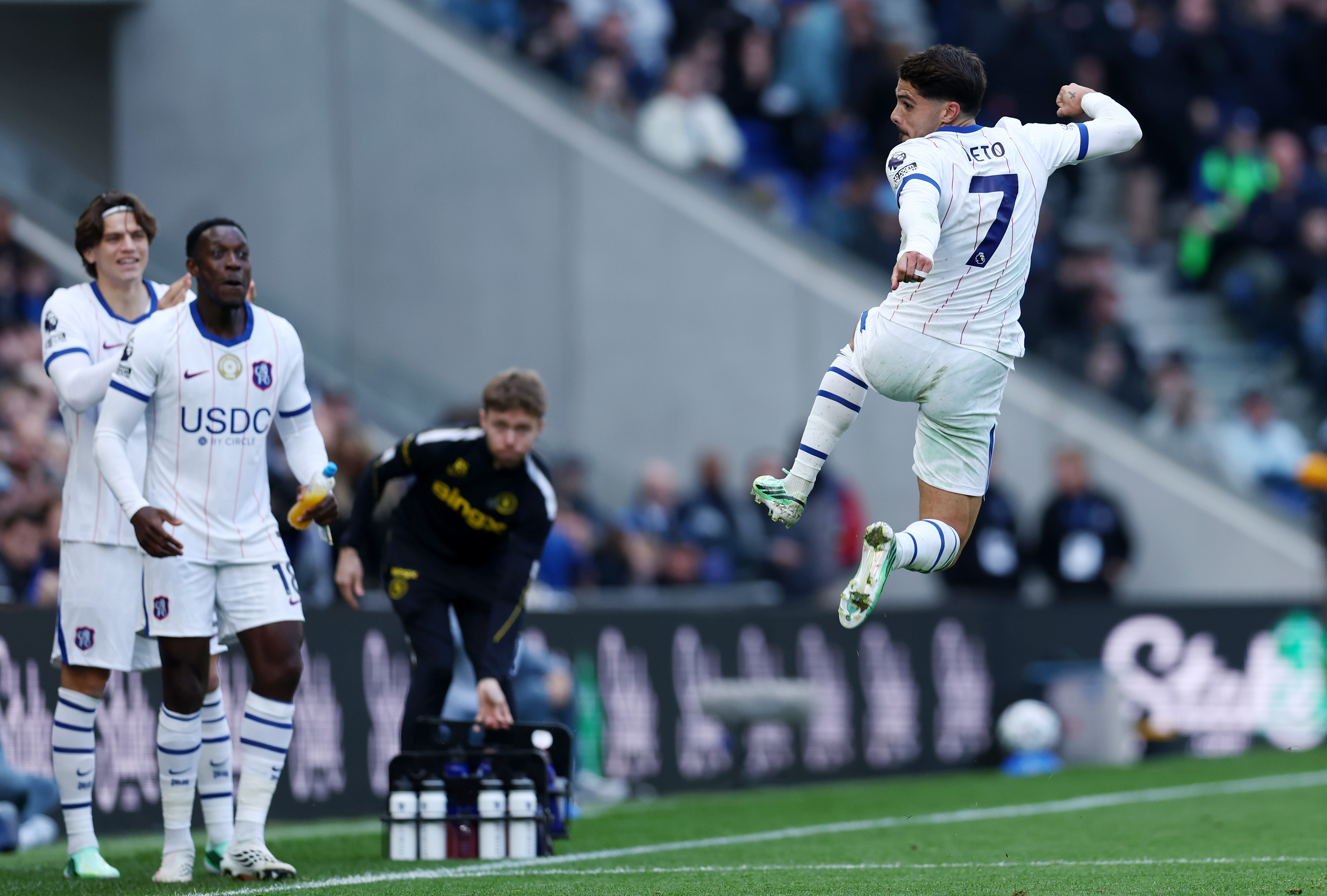 Pedro Neto celebrates