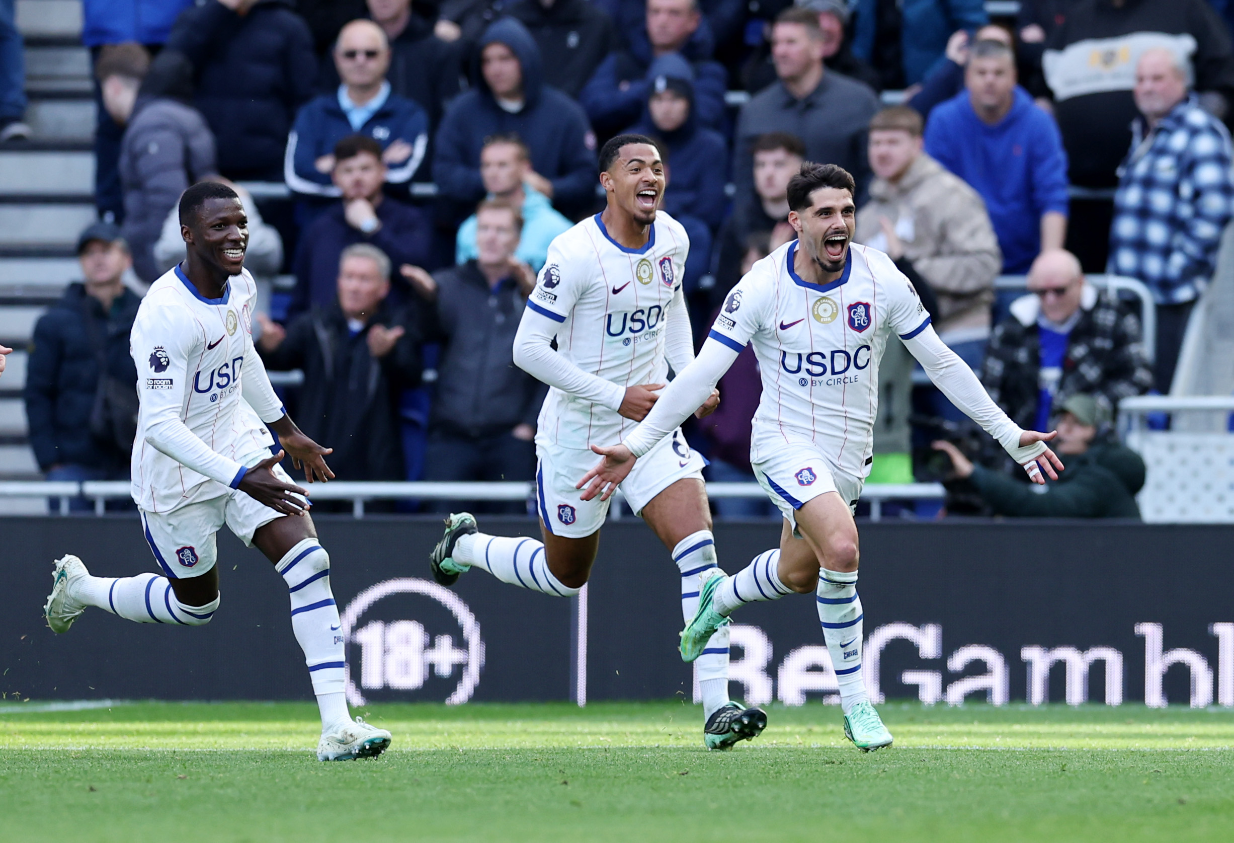 Pedro Neto celebrates his second